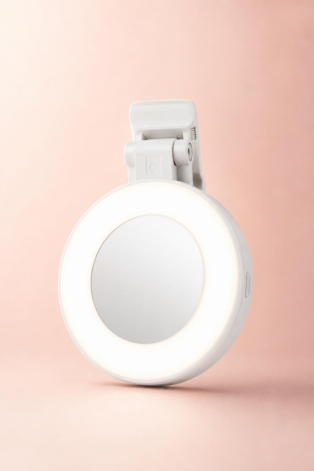 Aro de luz LED selfie Magna encendido sobre fondo crema